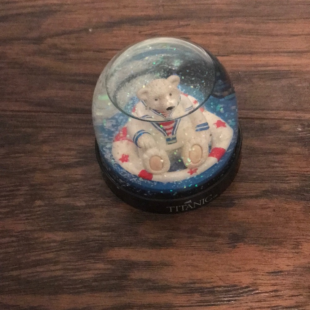 Titanic Snow Globe